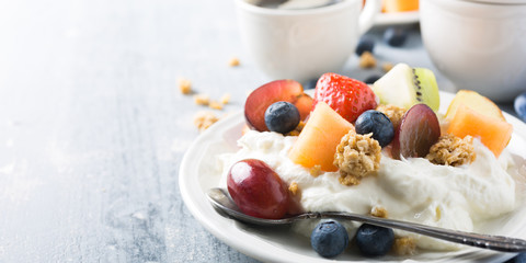 Quark with granola, fruits and berries