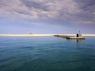 Der Leuchtturm am Pelican Point, mit der Pelican Point Lodge, Walvis Bay, Region Erongo, Namibia, Afrika