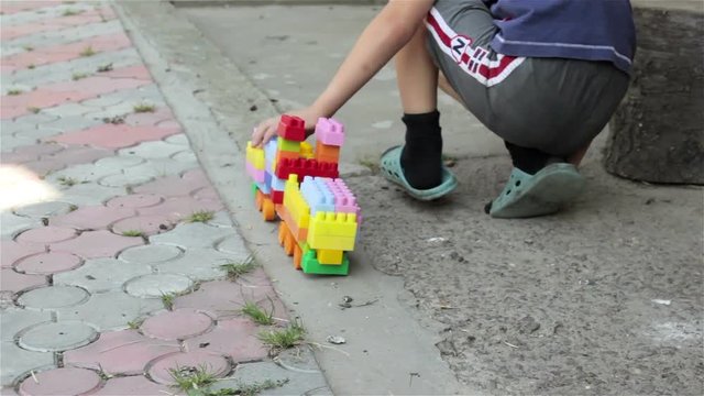 Boy playing car on the pavement/Boy playing with cars on the pavement cubes designer