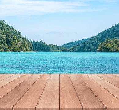 Fototapeta wood table top and blue sky with seascape background
