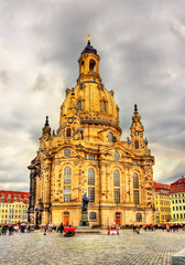 Fototapeta na wymiar Martin Luther Monument and Frauenkirche in Dresden