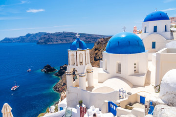 Fototapeta premium Famous blue dome churches in Oia on Santorini island, Greece