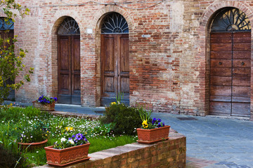 Fototapeta na wymiar Alleys the beautiful medieval town in Tuscany.