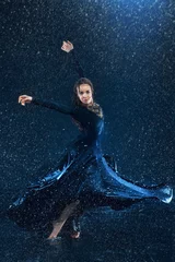 Foto op Plexiglas The young beautiful modern dancer dancing under water drops © master1305