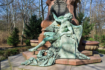 Lessing-Denkmal - Bronzegenius der Humanität