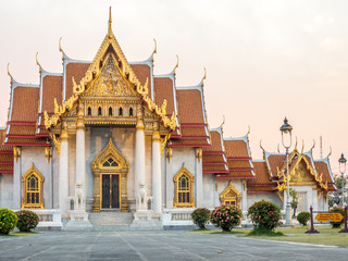 Naklejka premium Marble temple under twilight sky