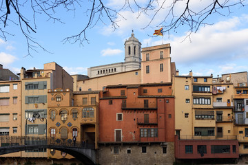 Fototapeta na wymiar Colorful houses on the river Onyar and Cathedral, Girona, Catalonia, Spain
