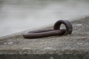 Haltering für Schiffe, Eisenring, Ankerplatz, Ankern, Festmachen, Anlegestelle, 