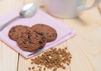 Chocolate chip cookies on pink napkin