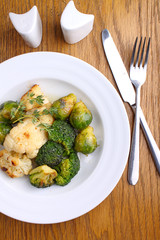 baked vegetables (cauliflower, broccoli and Brussels sprouts) lean