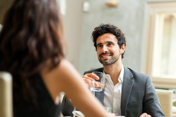  Cheerful couple in a restaurant