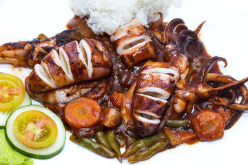 squid grilled with vegetables in tomato sauce
