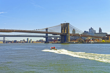 Fototapeta premium View on Brooklyn bridge and Manhattan bridge above East River