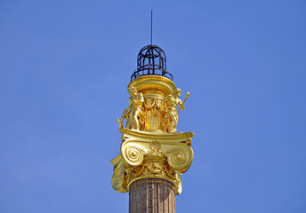 Fototapeta na wymiar Goldene Säule, Parlament, Wien