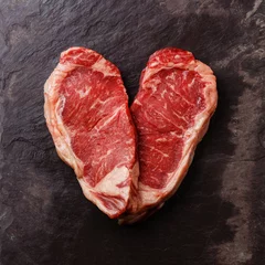 Papier Peint photo Lavable Viande Forme de coeur Viande fraîche crue Steak Contre-filet sur zone d& 39 ardoise en pierre