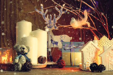 Composition candles branches cones