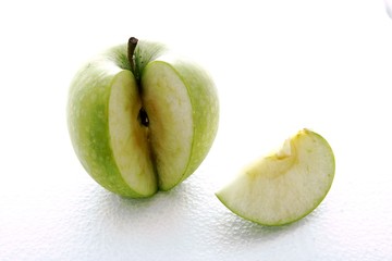 Sliced green apple