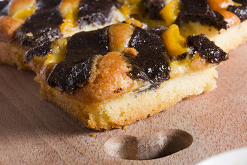 Cake with poppy seeds and oranges