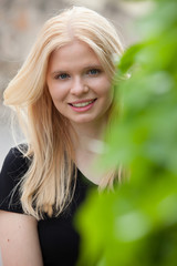 Naklejka premium Cool blonde girl surrounded by nature