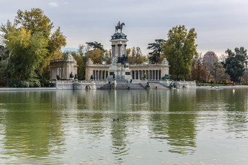 Fototapeta na wymiar Buen Retiro Park (Park of Pleasant Retreat), Madrid, Spain.