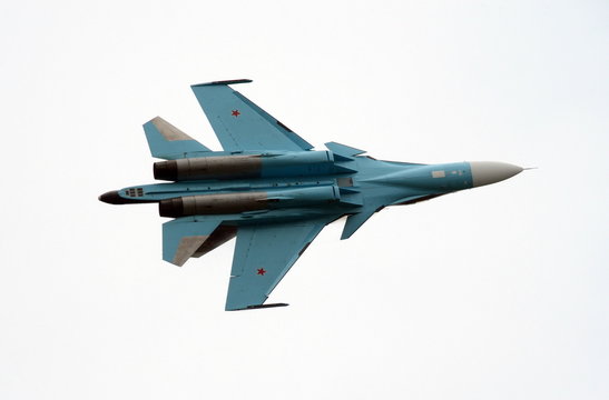  The su-27 aerobatic team "Falcons of Russia" in the sky over Zhukovsky