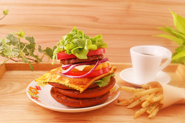 軽食イメージ　ハンバーガーセット