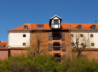 Baszta Żuraw w murach miejskich  połączona ze Spichrzem, Toruń, Polska
Zuraw crane tower (XIII c.) of Torun town, Poland