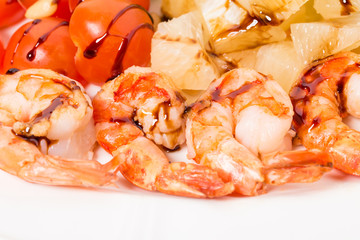 Jumbo shrimp salad with tomatoes.