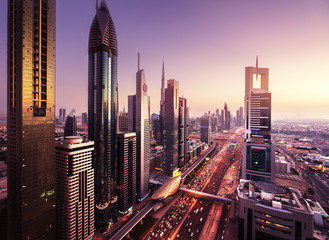 Fototapeta premium Panoramę Dubaju w czasie zachodu słońca, Zjednoczone Emiraty Arabskie