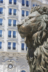 Fototapeta premium Lion statue fountain in downtown of Skopje, Macedonia