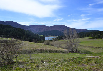 Fototapeta na wymiar Vista lago Arvo