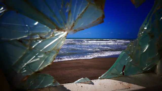 Relitto di imbarcazione sulla spiaggia
