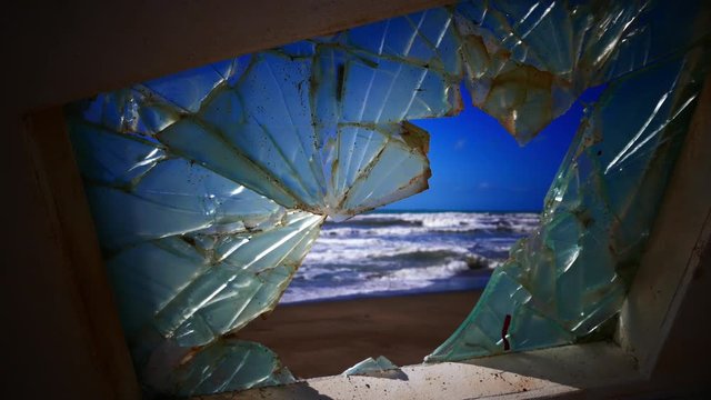 Relitto di imbarcazione sulla spiaggia