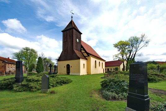 Kirche St. Anna in Ludwigsfelde, Ortsteil Löwenbruch