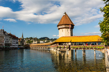 Obraz na płótnie Canvas LUCERNE, SWITZERLAND - AUGUST 2: Views of the famous bridge Kape