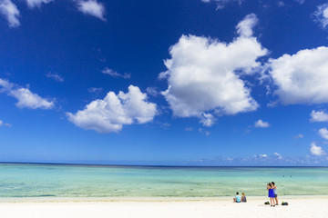 Fototapeta na wymiar グアム・タモンビーチの海と雲