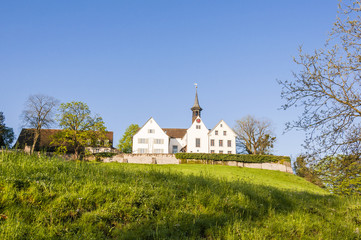 Fototapeta premium Binningen, Dorf, St. Margarethen-Kirche, Margarethenhügel, Kirche, Baselland, Basel-Stadt, Frühling, Spazierweg, Aussichtspunkt, Schweiz