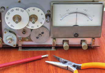 Electronic device with measuring scales closeup