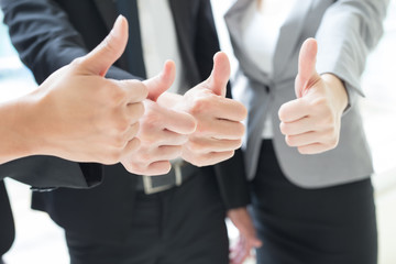 Obraz premium business team show thumb up