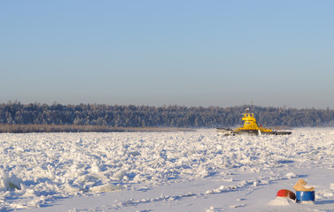 The ferry got stuck in hummocks on a frosty day in the middle of the wide Siberian river