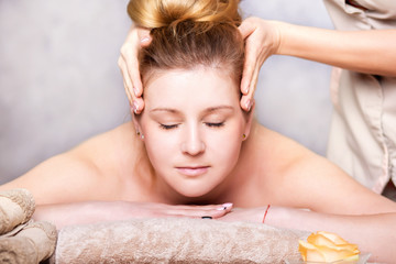 Obraz na płótnie Canvas head Massage. Closeup