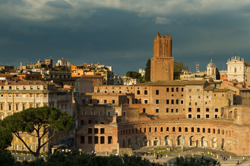 Obraz premium Trajan's market in the evening sun