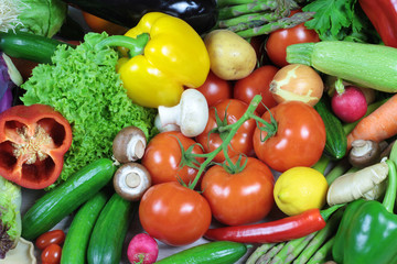 Fototapeta na wymiar Colorful fresh vegetables
