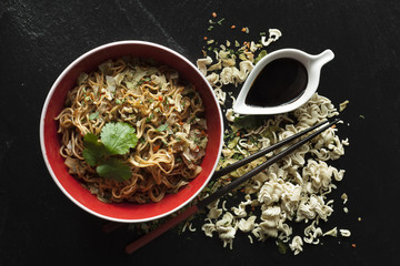 Bol nouilles asiatiques