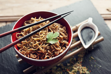 Bol nouilles asiatiques