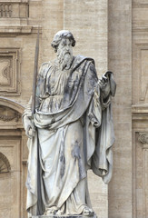 Obraz premium Statue of St. Paul in St. Peters Square (Rome, Italy)