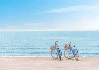 Papier Peint photo Lavable Vélo Vélo au bord de la mer, Deux vélos sur la plage