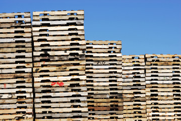 stacking grunge wood pallet for freight