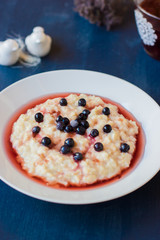 Oatmeal with blueberries