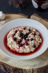 Oatmeal with blueberries